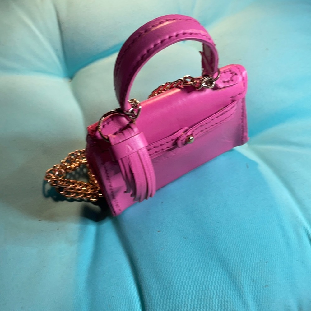 Handmade leather purse, with gold chain